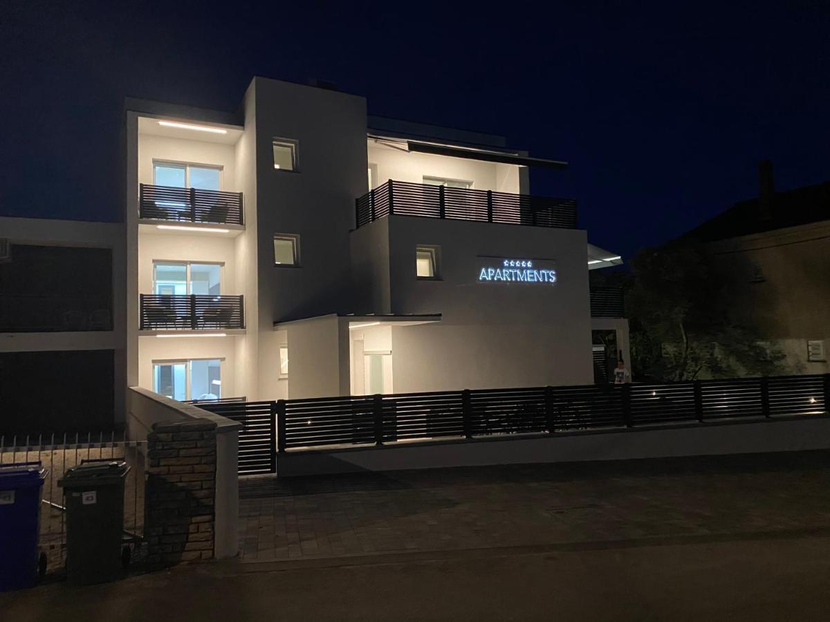Apartmani Kumenat Biograd Na Moru Bagian luar foto