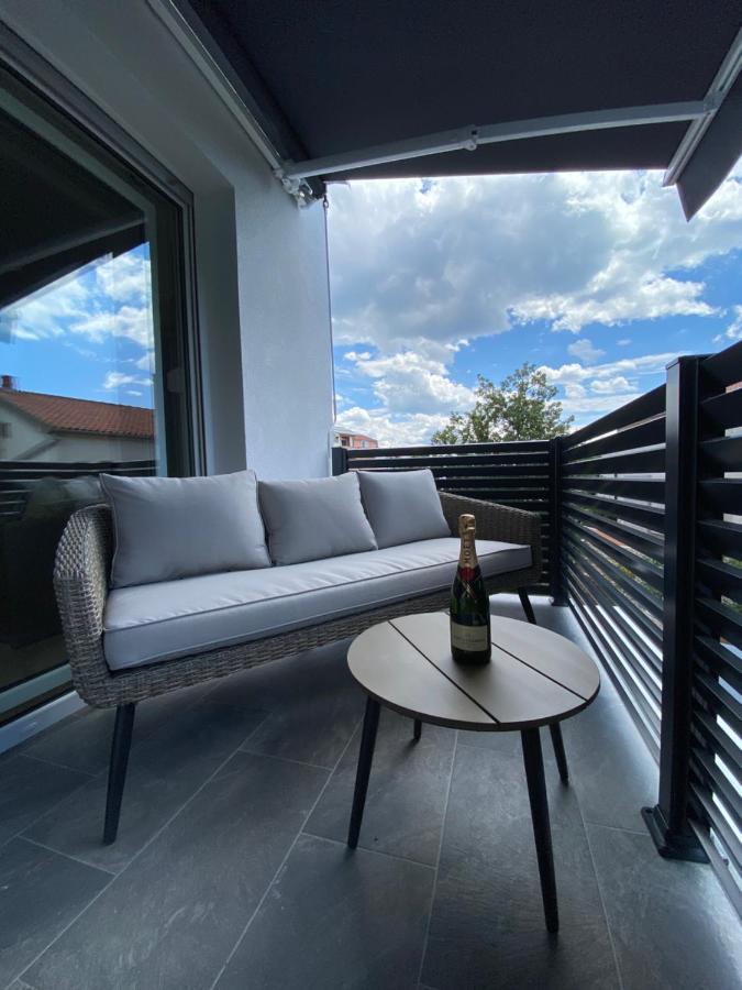 Apartmani Kumenat Biograd Na Moru Bagian luar foto