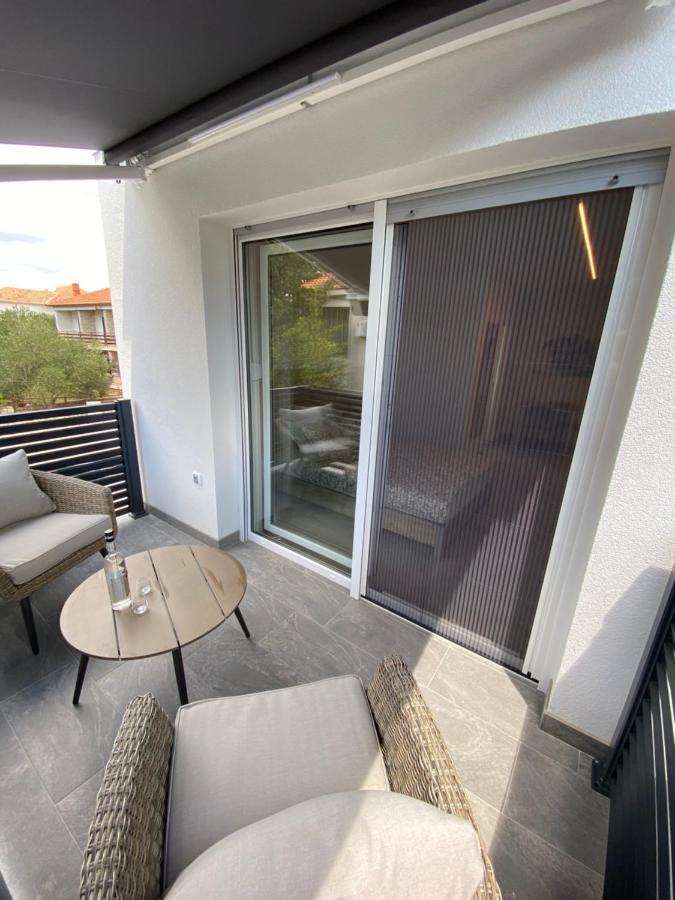 Apartmani Kumenat Biograd Na Moru Bagian luar foto