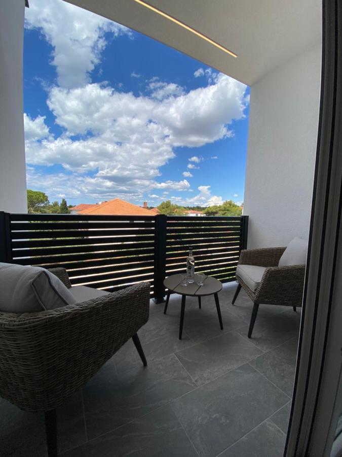 Apartmani Kumenat Biograd Na Moru Bagian luar foto