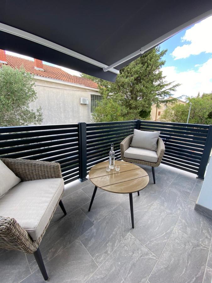 Apartmani Kumenat Biograd Na Moru Bagian luar foto
