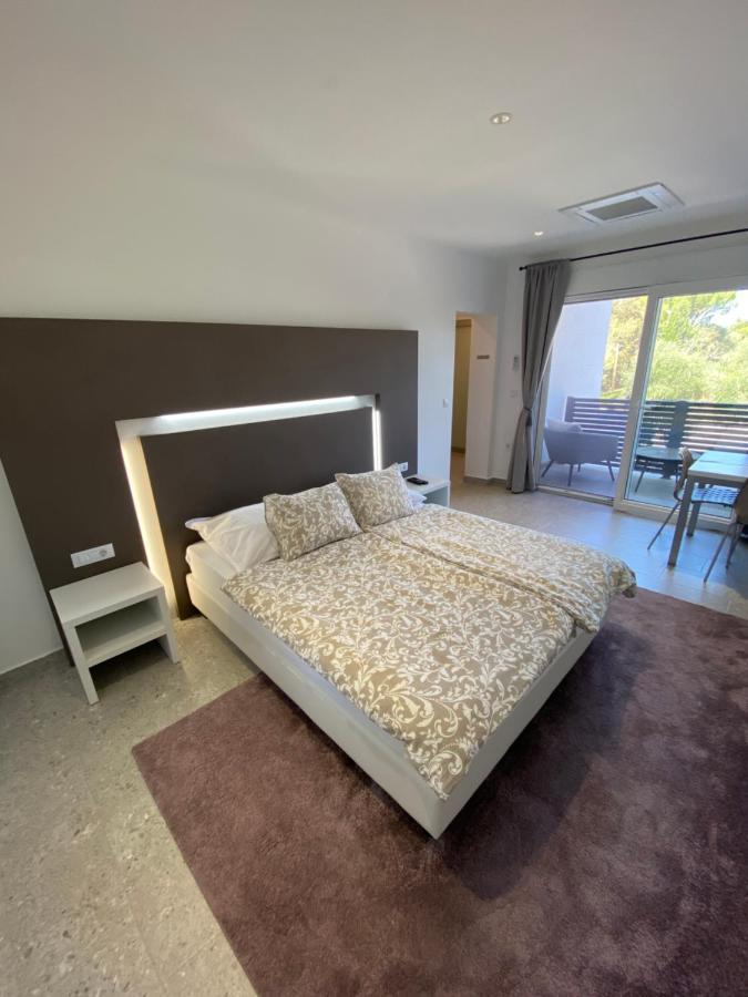Apartmani Kumenat Biograd Na Moru Bagian luar foto