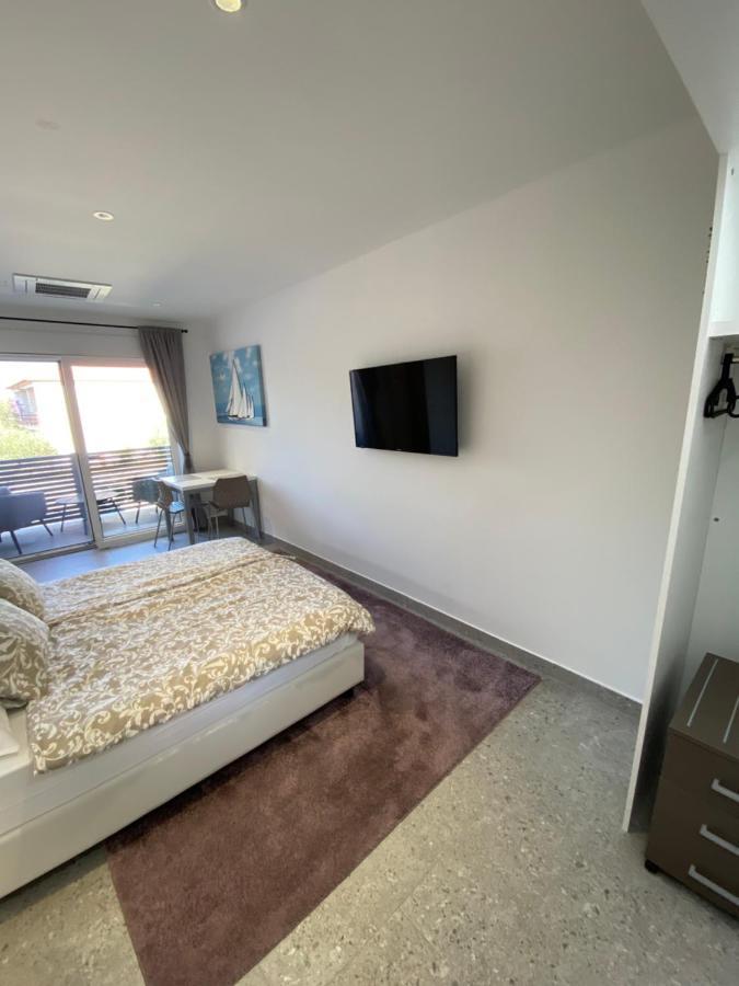 Apartmani Kumenat Biograd Na Moru Bagian luar foto