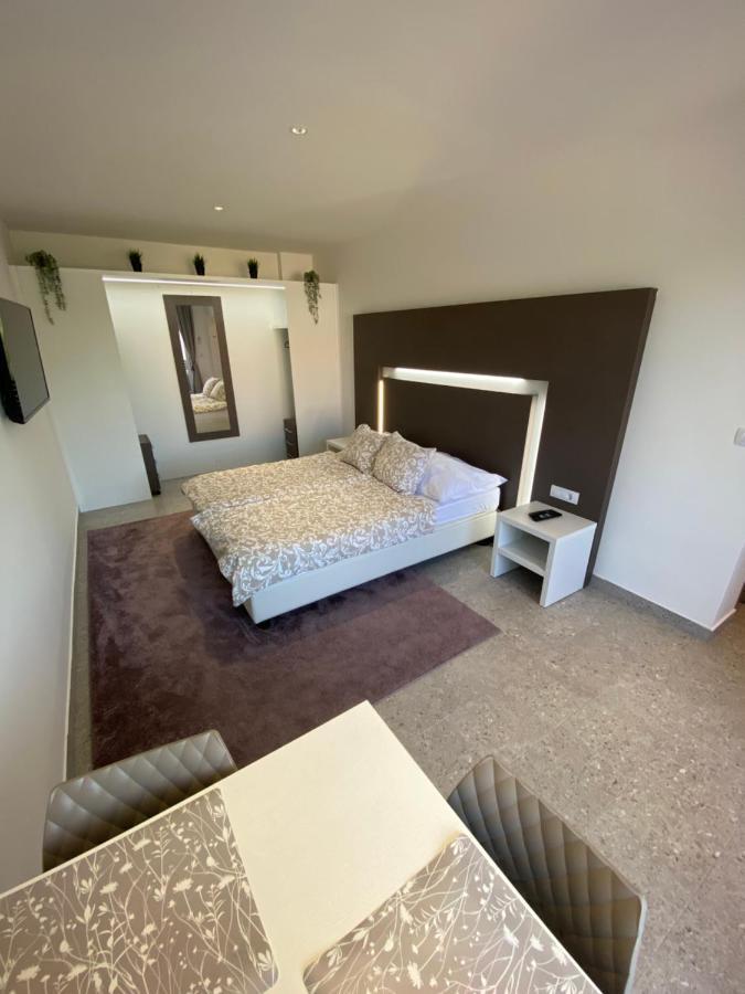 Apartmani Kumenat Biograd Na Moru Bagian luar foto