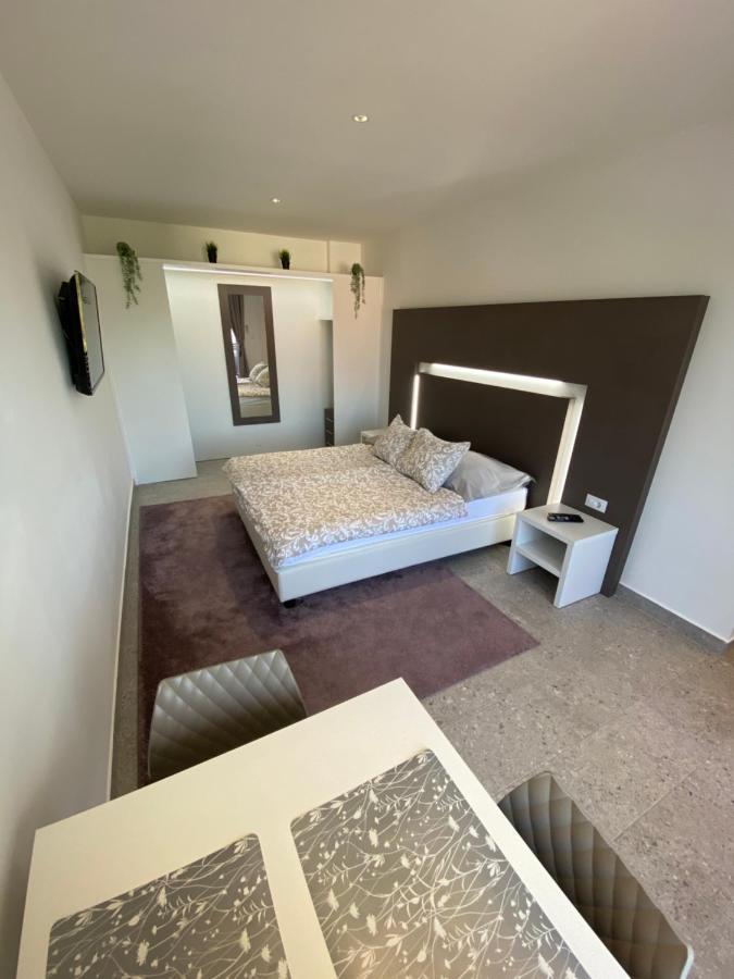 Apartmani Kumenat Biograd Na Moru Bagian luar foto
