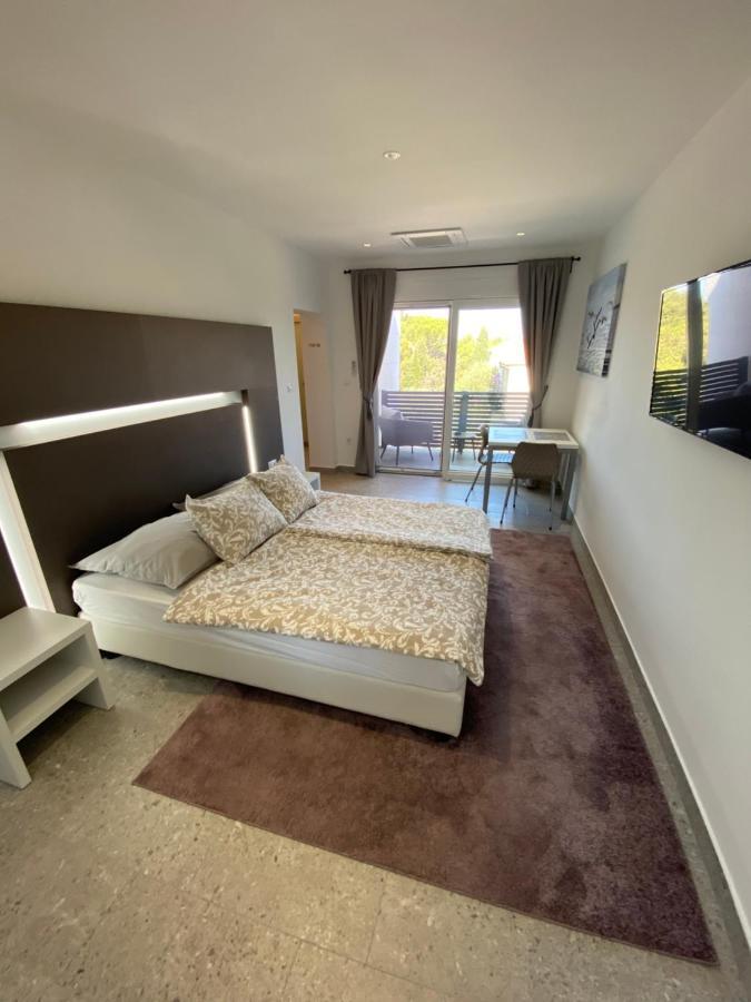 Apartmani Kumenat Biograd Na Moru Bagian luar foto