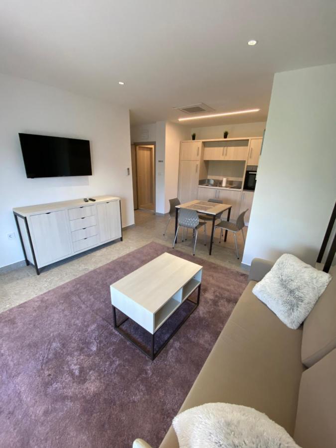 Apartmani Kumenat Biograd Na Moru Bagian luar foto