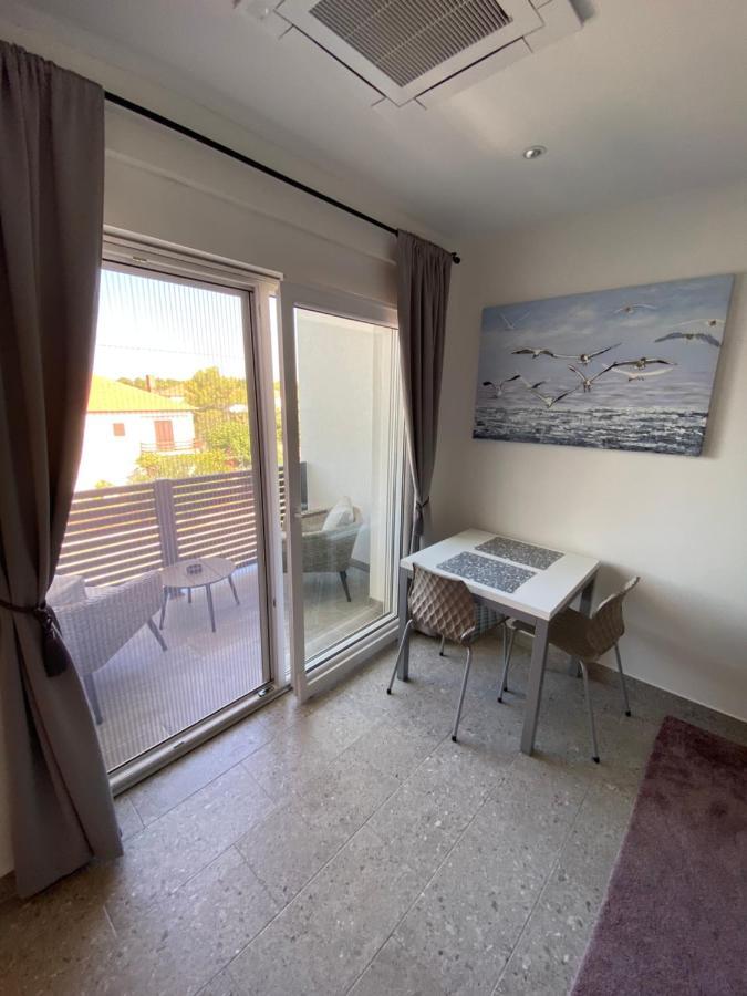 Apartmani Kumenat Biograd Na Moru Bagian luar foto