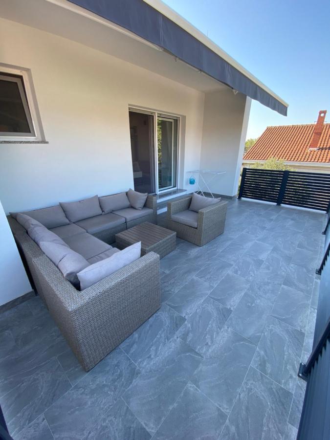 Apartmani Kumenat Biograd Na Moru Bagian luar foto