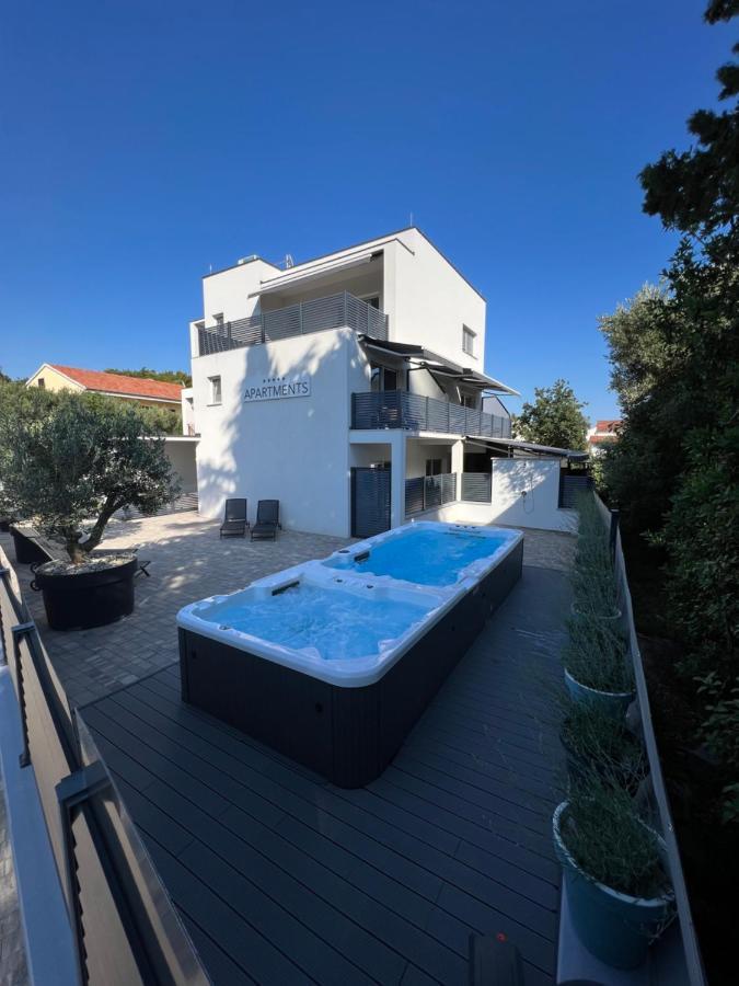 Apartmani Kumenat Biograd Na Moru Bagian luar foto