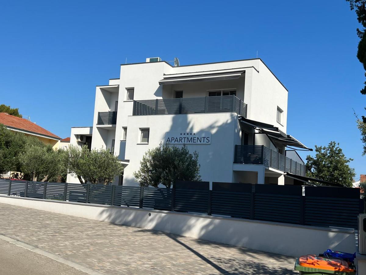 Apartmani Kumenat Biograd Na Moru Bagian luar foto