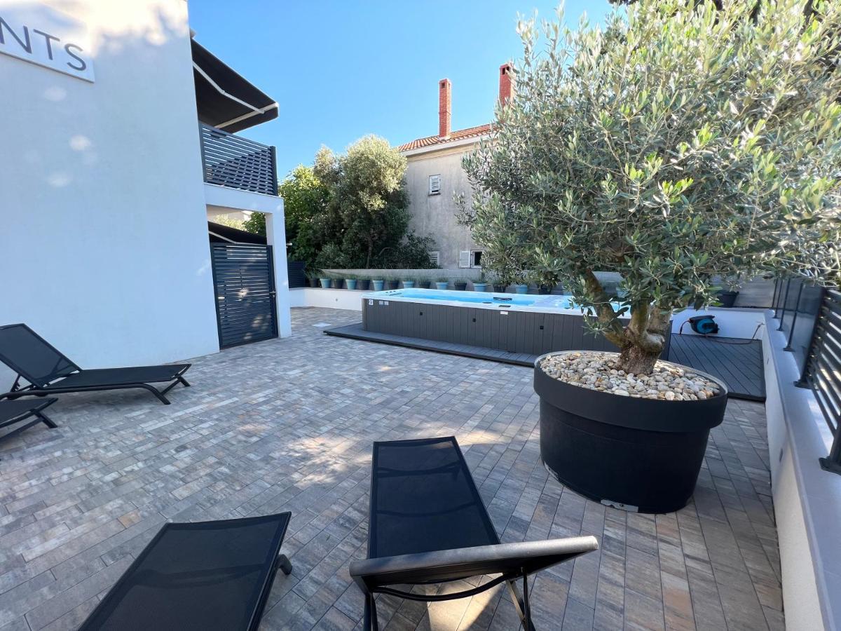 Apartmani Kumenat Biograd Na Moru Bagian luar foto